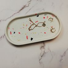 Mi Proyecto del curso: Técnicas decorativas en resinas acrílicas. Un proyecto de Artesanía, Bellas Artes, Creatividad y DIY de Irene Gil Martínez - 25.02.2021