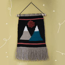 Tejido de tapiz en telar de alto lizo. Creativit, Traditional illustration, and Fiber Arts project by Valentina Monsalve - 02.25.2021