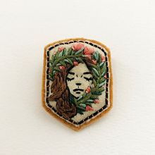 Embroidered portrait brooches. Embroider project by Defne Güntürkün - 03.04.2021