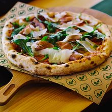 Riveda Pizzeria | Branding. Un proyecto de Br e ing e Identidad de Ricardo Planelles - 08.03.2021