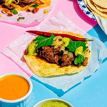 me inspire en los colores de los ponchos y algunas obras mexicanas, me gustaria saber que piensas de esta foto muchas gracias por tu conocimiento att:davidfood.co. Fotografia gastronômica projeto de David Sogamoso - 08.03.2021