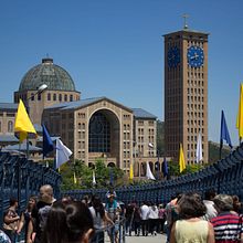 Santuário Nacional de Nossa Senhora Aparecida. Un progetto di Fotografia digitale e Fotografia all'aperto di Tatiane Caires - 01.10.2017