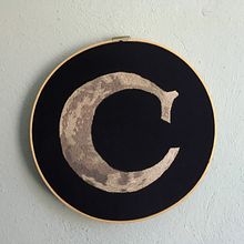C lunar. Un proyecto de Bordado de Denisse Orea - 04.02.2021