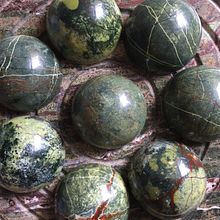 Tom Dixon Green marble domes. Projekt z dziedziny Craft użytkownika BRIK chocolate - 19.06.2018