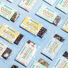 Bienesnack. Un projet de Br, ing et identité, Conception de produits, Lettering manuel, Illustration traditionnelle, Illustration numérique, Lettering, Lettering numérique , et Packaging de Manuele Mancini estudio - 10.07.2020