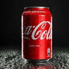 Fotografía Publicitaria - Coca Cola. Photograph, Studio Photograph, Product Photograph, Commercial Photograph, Photomontage, Photographic Lighting, and Photo Retouching project by Gerard Cot Pallarés - 03.12.2021