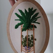 Bordado Vaso no suporte - Projeto realizado durante curso Introdução ao bordado botânico (Coricrafts). Embroider project by Denise M G Dias - 03.09.2021