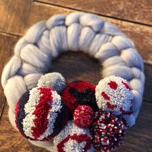 Lounge pom pom wreath. Arts, and Crafts project by Cordelia Castle - 03.15.2021