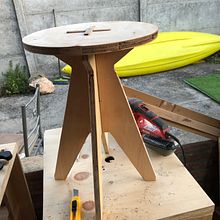 Taburete Institutano Doméstiko. Arts, Crafts, Furniture Design, Making, Interior Design, DIY, and Woodworking project by Juan Sepúlveda - 04.28.2021