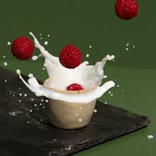 Batido de Framboesa. Commercial Photograph, Photographic Composition, Product Photograph, and Food Photograph project by assuncaobranco - 03.26.2021
