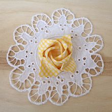 Broche de origami em tecido. Een project van  Creativiteit van camilamhs - 27.03.2021