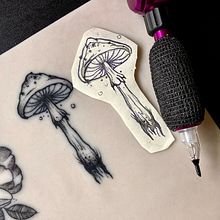 Mi Proyecto del curso: Tatuaje para principiantes. Projekt z dziedziny Projektowanie tatuaż, Trad, c, jna ilustracja, R i sunek botaniczn użytkownika helenakandon - 26.03.2021