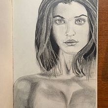 Retrato de una mujer. circa 2020 antes de domestika.. Traditional illustration, Sketching, Pencil Drawing, Drawing, Portrait Drawing, and Realistic Drawing project by Paulo y Silva - 08.12.2020