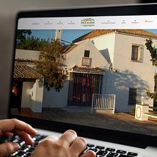 Nuevo proyecto Proyecto Web Fincaazahar.es. Un proyecto de Diseño de logotipos, Diseño gráfico y Diseño Web de Sara Morillo Espejo - 07.07.2019