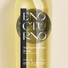 Diseño Etiqueta Vino "Enocturno". Projekt z dziedziny Design, Projektowanie graficzne i Projektowanie opakowań użytkownika Sara Moreno - 05.04.2021