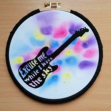 Jimi Hendrix-inspired embroidery with watercolor. Embroider, and Watercolor Painting project by Dunja - 02.14.2021