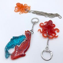 My project in Resin Jewelry Design course. Projekt z dziedziny Projektowanie dodatków, Craft, Projektowanie biżuterii i DIY użytkownika Estrella Vega - 27.03.2022