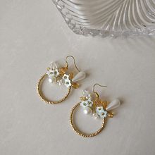 Beaded Hoop Earring. Jewelr, and Design project by Babyna Yanglem - 04.08.2021