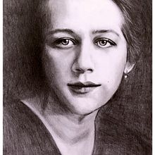 My project in Realistic Portrait with Graphite Pencil course. Pencil Drawing, Portrait Drawing, Realistic Drawing, Traditional illustration, Fine Arts, Sketching, Drawing, Artistic Drawing, and Figure Drawing project by Lenka Benešová - 04.09.2021