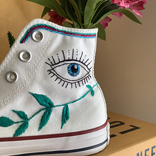 Novo projeto: Bordado em tênis. Un projet de Broderie de Mariana Buen - 11.04.2021