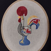Bordado Galo Português - Projeto realizado no curso Técnicas de bordado: ilustrando com linha e agulha, da professora Yolanda Andrés. Embroider project by Denise M G Dias - 04.12.2021