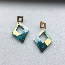 My project in Resin Jewelry Design course. Projekt z dziedziny Craft i Projektowanie biżuterii użytkownika Maxine Sims - 12.04.2021