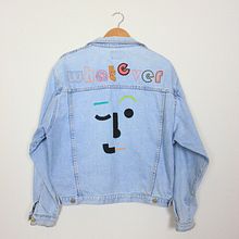 Cazadora Levi's recuperada. Un projet de Broderie, Upc , et cling de Cecilia Galbete Ciaurriz - 12.04.2021