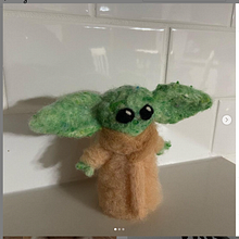 Needle Felted Grogu. Un progetto di Fiber Art di Ama Warnock - 12.04.2021
