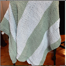 Knitted baby blanket. Un progetto di Fiber Art di Ama Warnock - 12.04.2021