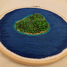 Aerial Island. Un progetto di Ricamo di Ama Warnock - 12.04.2021