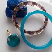 Mon projet du cours : Design de bijoux en résine. Een project van Ontwerp van accessoires y Sieradenontwerp van Manuela Biocca - 14.04.2021