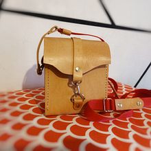 Mi Proyecto del curso "Creación de Bolsos de Cuero artesanales" : Crossbody Bags - Dos bolsitos Bandolera. Arts, Crafts, and Product Design project by Matias Santiago Godoy - 04.18.2021