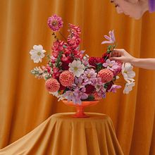 BOUQUETS ET COMPOSITIONS  Ein Projekt aus dem Bereich Dekoration von Innenräumen, Innenarchitektur, Innendesign und Bühnendekoration von Justine Beaussart - 19.04.2021