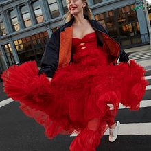 VALENTINO RED CAMPAIGN. Een project van Retoucheren van foto's van Xi Chen - 20.04.2019