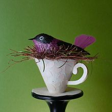 Pájaro violeta. Un proyecto de Artesanía y Papercraft de Gabriela Castellanos - 20.04.2021