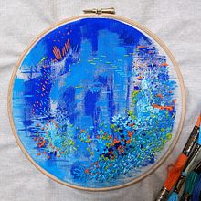 Broderie abstraite sur peinture acrylique. Embroider, Acr, and lic Painting project by Laetitia Morabito Rey - 04.22.2021