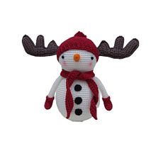 Derek the Snowmoose. Un progetto di Artigianato, Uncinetto, DIY e Design di giocattoli di Ozlem Yildiz Teke - 16.12.2019