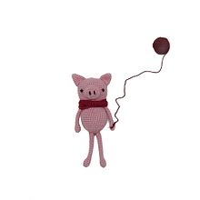 Nick the Pig. Un proyecto de Artesanía, Crochet, DIY y Diseño de juguetes de Ozlem Yildiz Teke - 01.04.2020