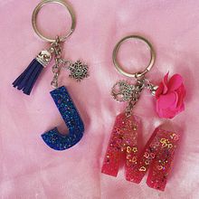 Mi Proyecto del curso: Diseño de joyería en resina. Un progetto di Design di gioielli, Design di accessori, Artigianato e DIY di j_cisternas56 - 28.06.2021