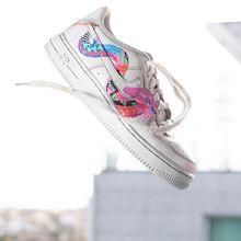 Customization nike sneakers. Traditional illustration, and Painting project by Dirce Russo - 04.24.2021