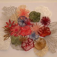 el jardin de la diversidad . Un projet de Beaux Arts, Broderie , et Papercraft de Karin Finkelstein - 25.04.2021