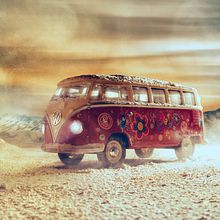 Vagoneta Hipster. Photographic Composition, Fine-Art Photograph, Studio Photograph, Photomontage, Photographic Lighting, and Matte Painting project by ROBERT GARCIA - 04.25.2021