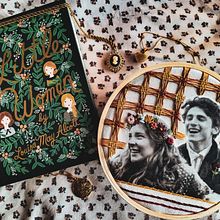 Proyecto 1 del curso: Bordado en fotografías sobre tela: Jo March & Laurie from Little Women 2019 movie, based on the story written by Louise May Alcot.. Een project van Borduurwerk, Fotografie, Collage, Papercraft, Printen, DIY y Textielontwerp van Ana Carolina - 22.04.2021