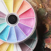 Estojo circular com 12 cores pastéis de aquarelas profissionais Ein Projekt aus dem Bereich Botanische Illustration, Illustration mit Tinte, Kinderillustration und Aquarellmalerei von Pestilento Art - 26.04.2021