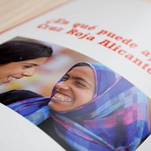 Diseño editorial Guía de recursospara el solicitante de protección internacionaly el refugiado / Cruz Roja Alicante. Un progetto di Design editoriale e Graphic design di Hoy es el día - 30.09.2018