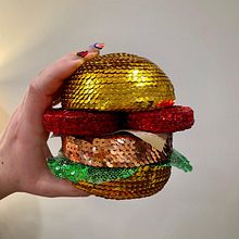 My project in Design of Decorative Pieces with Sequins course. Projekt z dziedziny Craft użytkownika Brennan Pizzolato - 30.03.2021