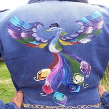 Mi Proyecto del curso: Diseño de moda: pintura y bordado sobre prendas . Un proyecto de Pintura, Diseño de moda, Bordado, DIY, Upc y cling de gloriacristinasilva227 - 02.06.2021