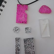 My project in Resin Jewelry Design course. Projekt z dziedziny Craft użytkownika Mireya Rosario - 29.04.2021