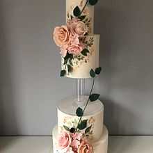 Hand painted cake with sugar flower bouquets  . Arts, and Crafts project by Nasima Alam - 05.04.2021