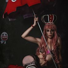 Perona -My cosplay. Self-Portrait Photograph, Photographic Composition, Photograph, Fine-Art Photograph, Portrait Photograph, and Photo Retouching project by Alessandra Biancaneve - 05.04.2021